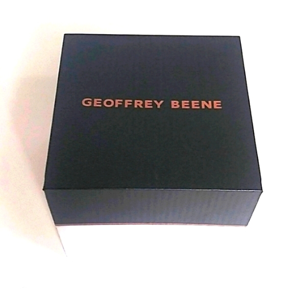 Geoffrey Bean Gold Bangle Bracelet with Rhinestone - Picture 8 of 8